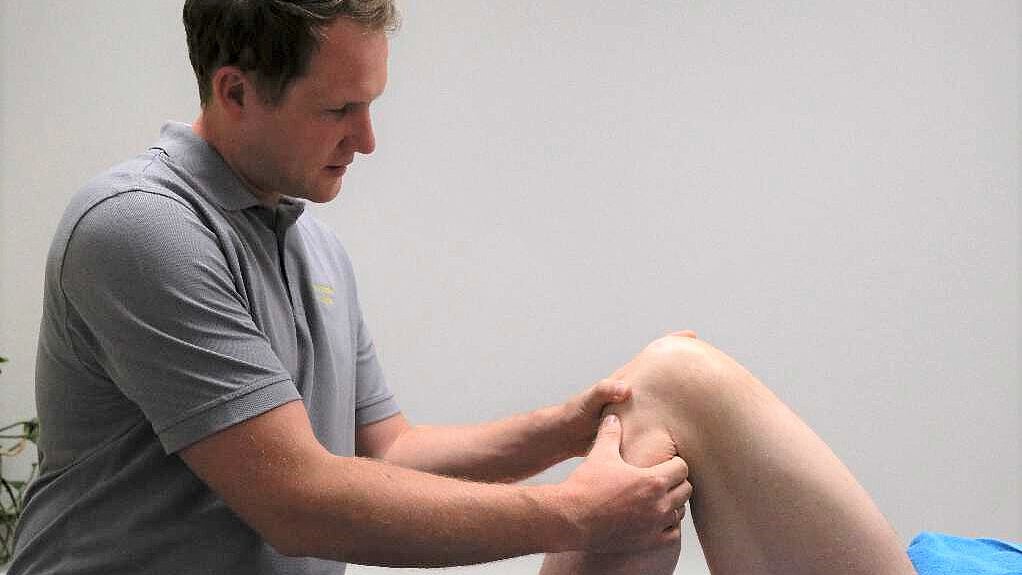 Test und Mobilisierung von Knie und Wadenbein